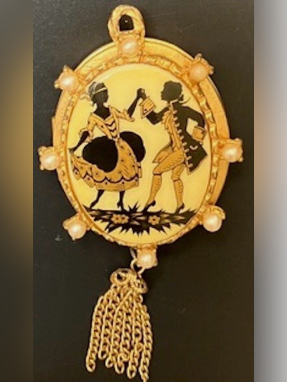 Unique Gold Tone Portrait Pendant Necklace - Women Jewelry - Picture 11 of 11